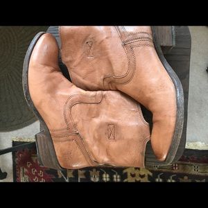 Frye Carmel Carson Shortie